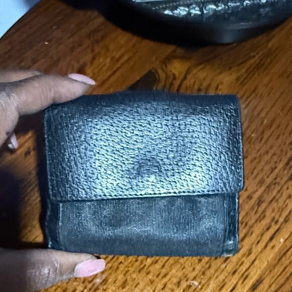 Gucci Black Leather Crossbody and Wallet Bundle - Picture 3 of 16
